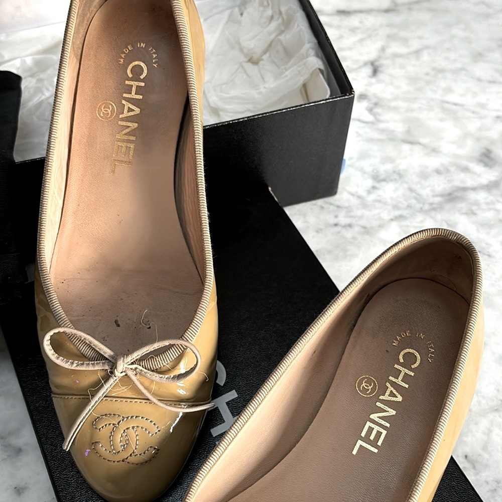 CHANEL patent calfskin ballerina  flats size 37 in beige pat - Picture 4 of 16